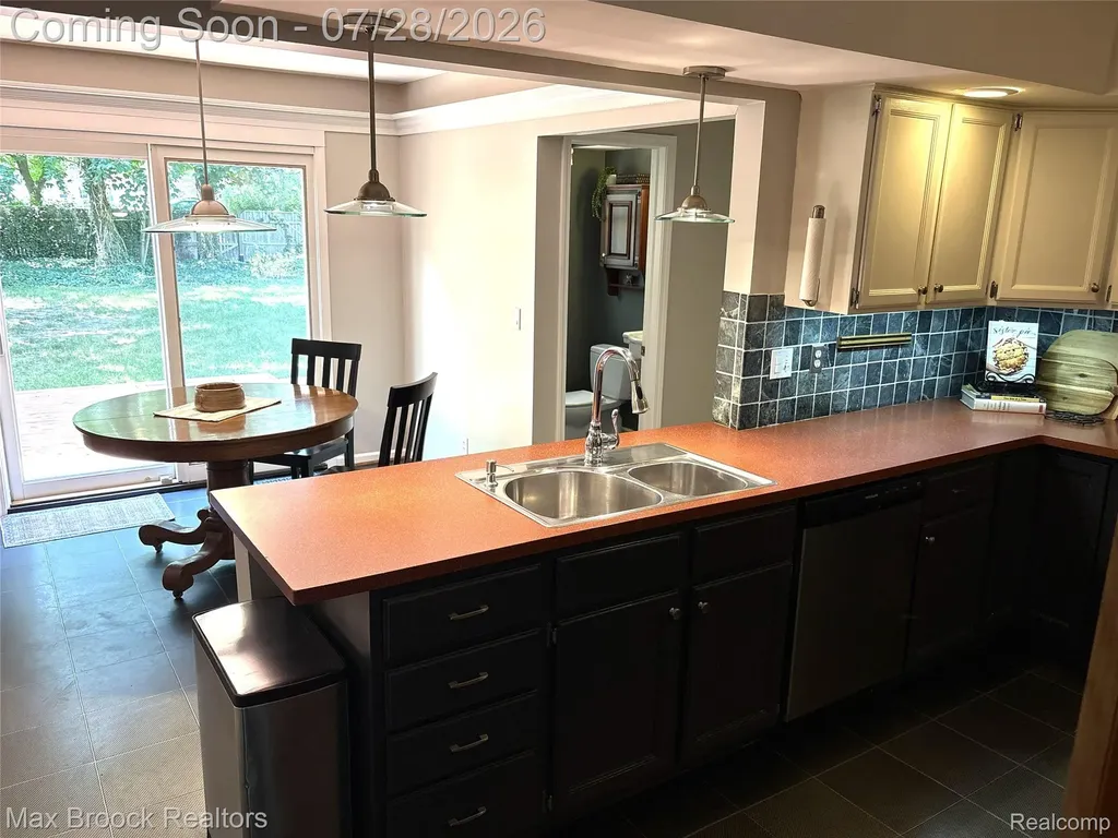 5443 Berwyck Drive Troy City MI 48085