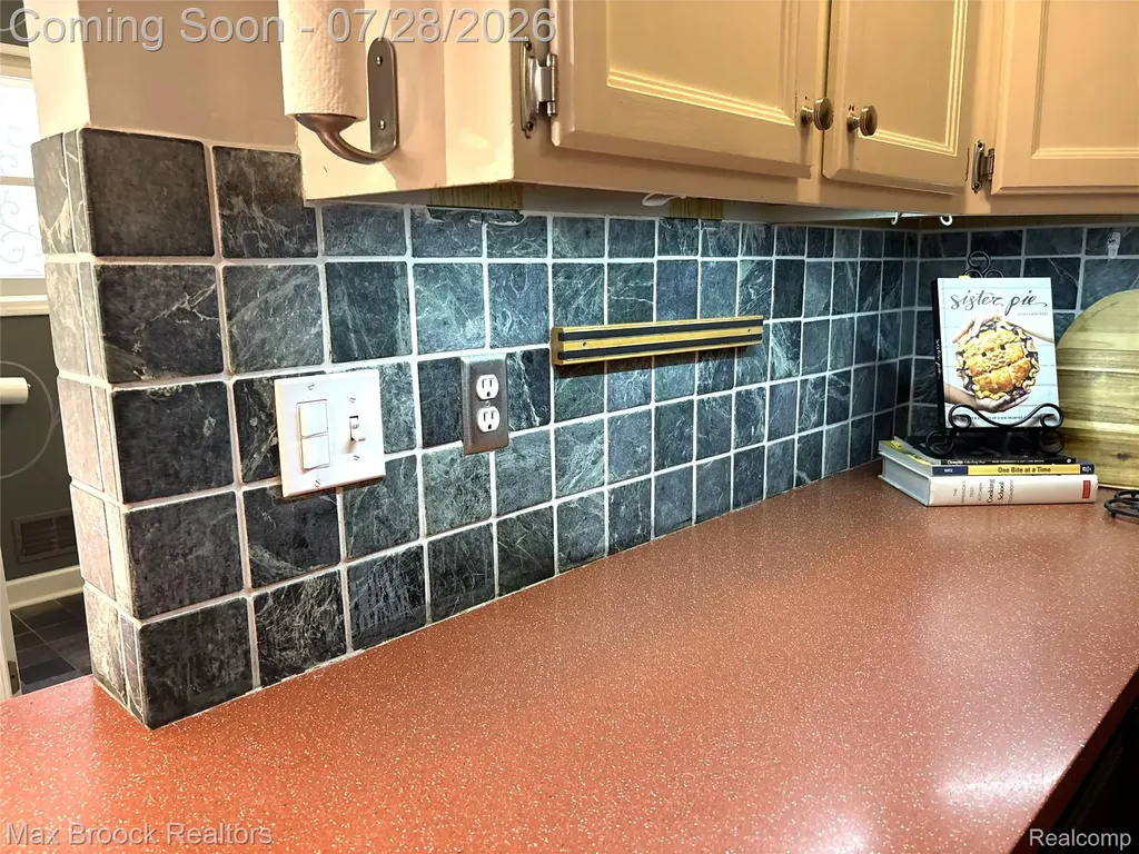 5443 Berwyck Drive Troy City MI 48085