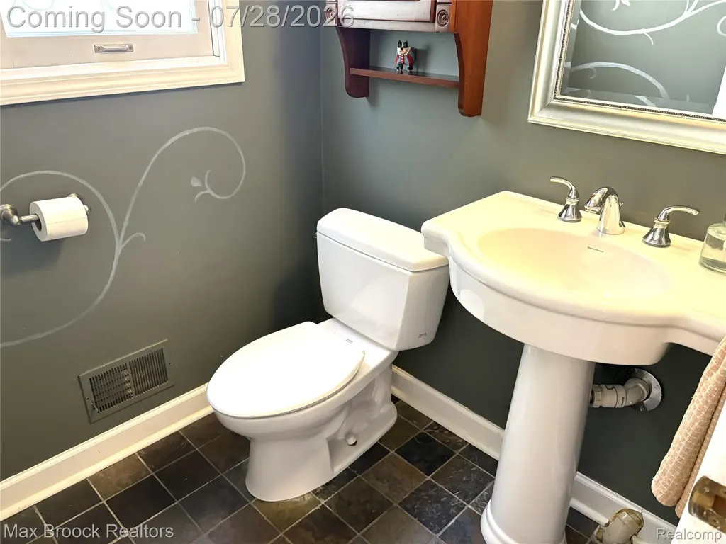 5443 Berwyck Drive Troy City MI 48085