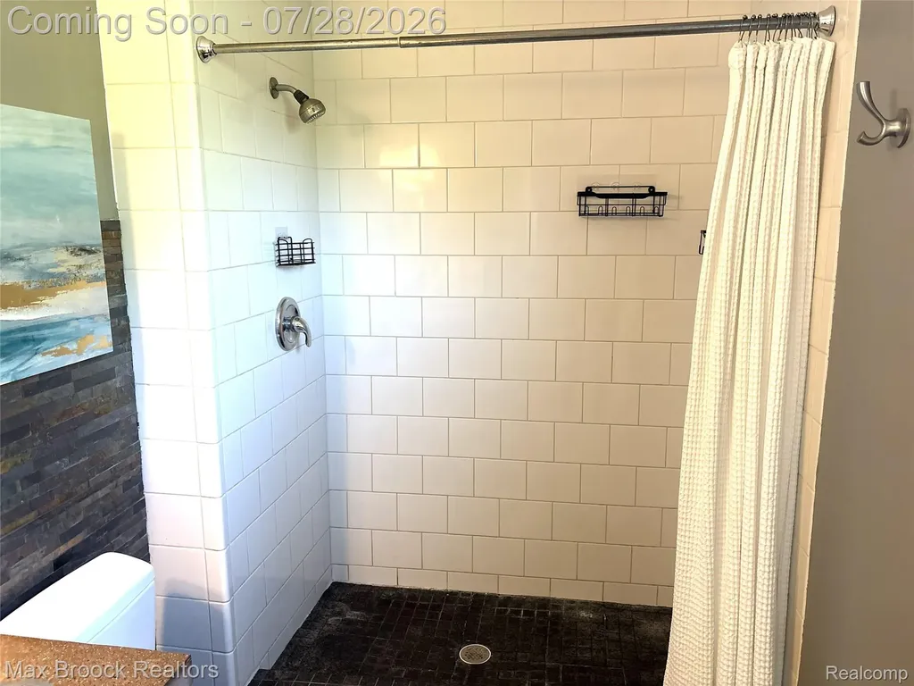 5443 Berwyck Drive Troy City MI 48085