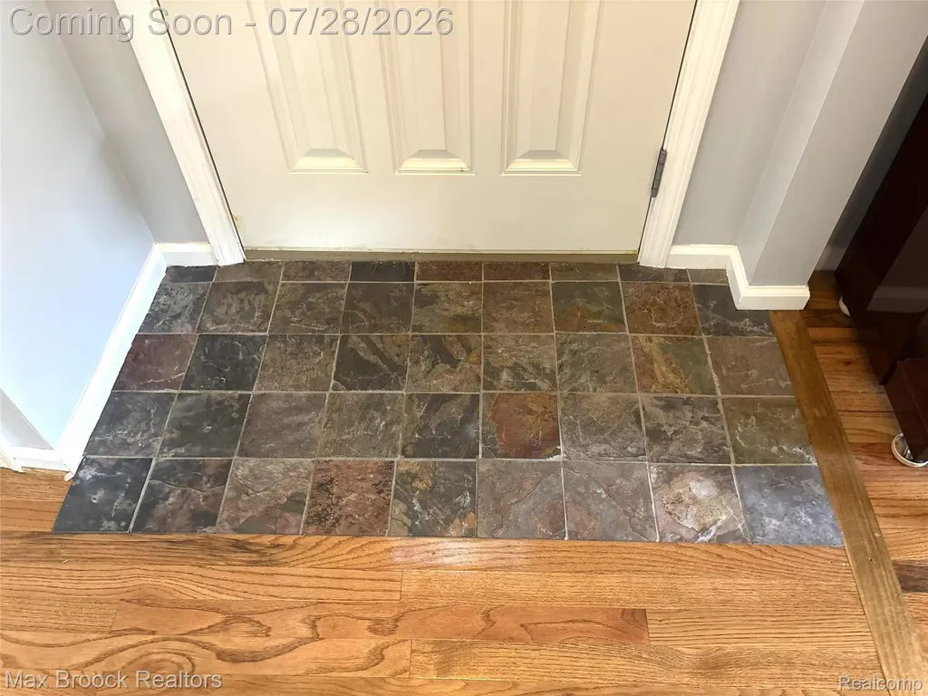 5443 Berwyck Drive Troy City MI 48085