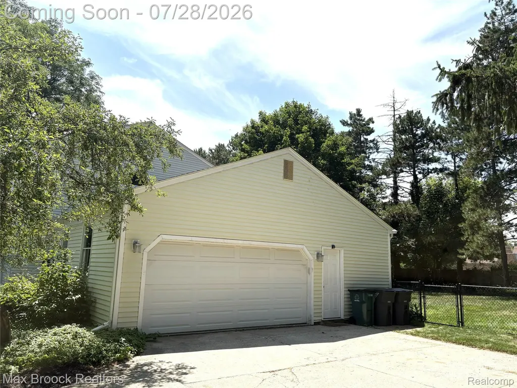 5443 Berwyck Drive Troy City MI 48085