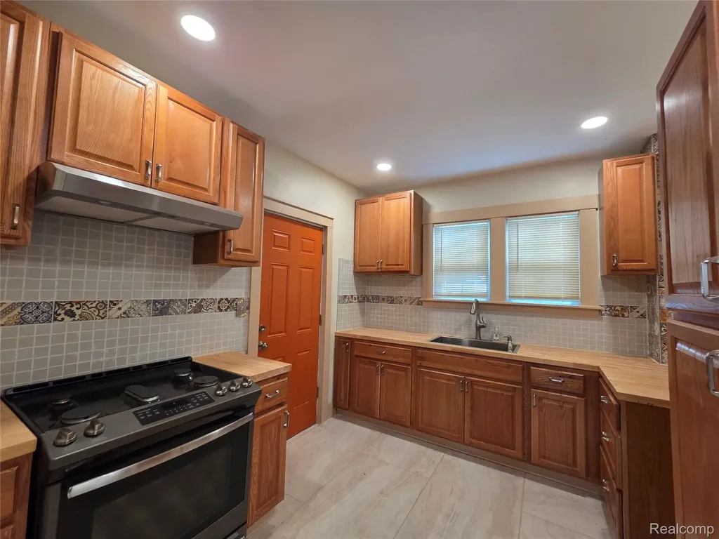 170 Geneva Street Highland Park City MI 48203