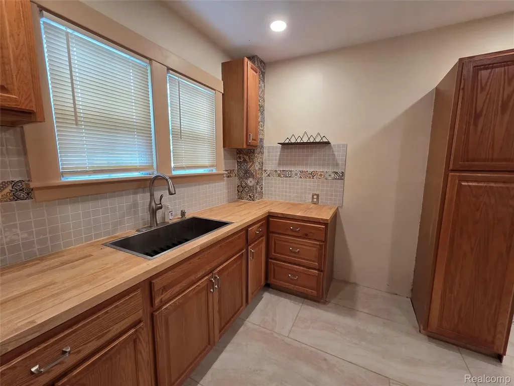170 Geneva Street Highland Park City MI 48203