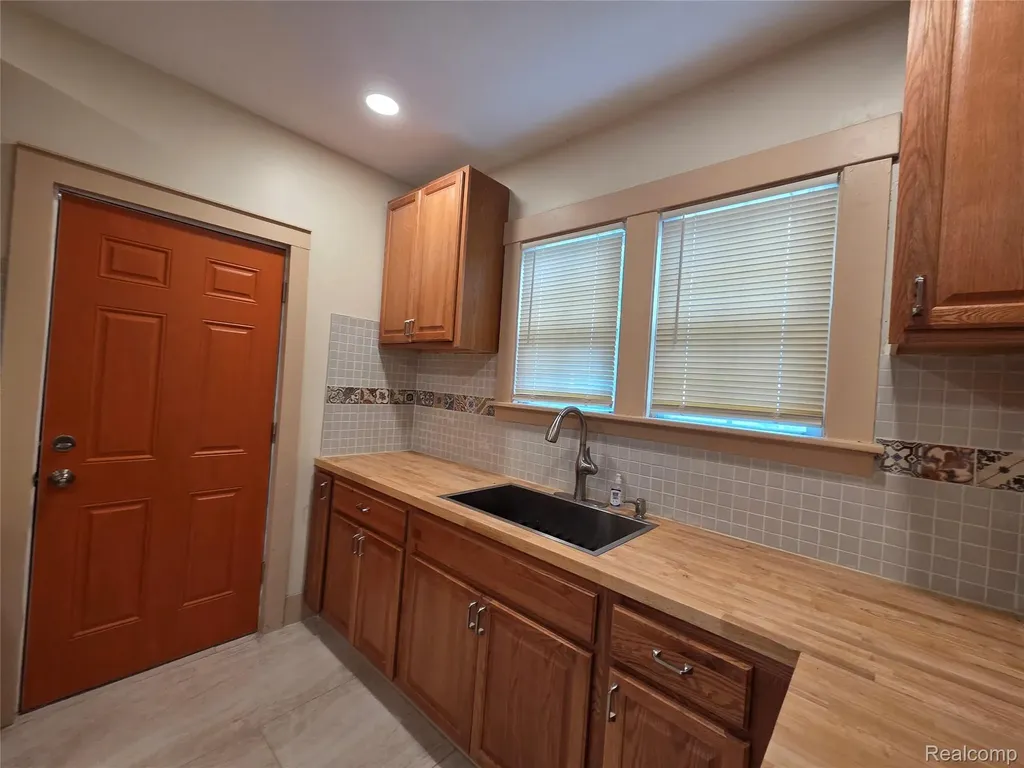 170 Geneva Street Highland Park City MI 48203