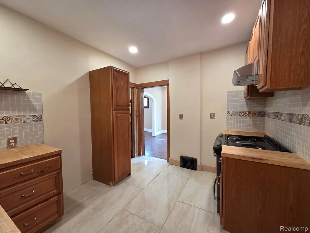 170 Geneva Street Highland Park City MI 48203