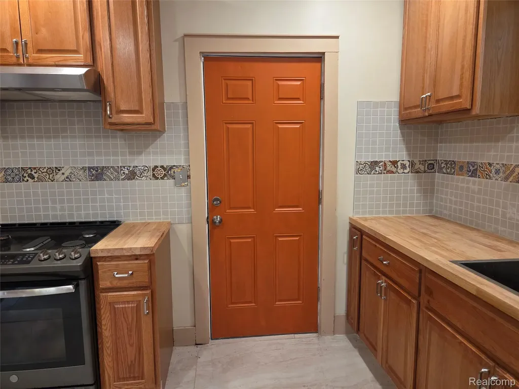 170 Geneva Street Highland Park City MI 48203