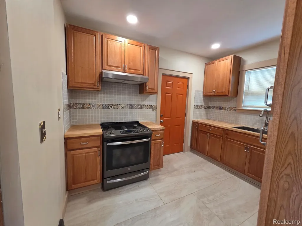 170 Geneva Street Highland Park City MI 48203