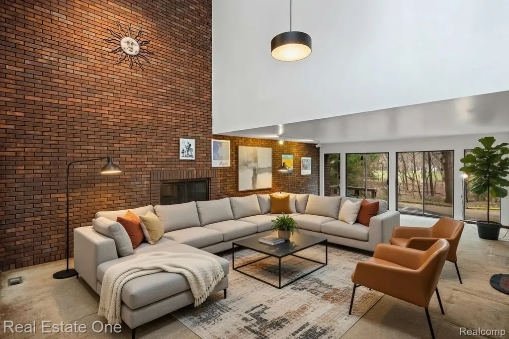 32674 Bingham Lane Bingham Farms Village MI 48025