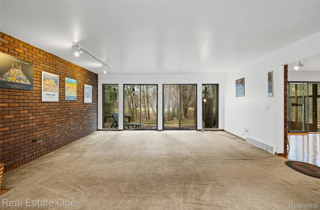 32674 Bingham Lane Bingham Farms Village MI 48025