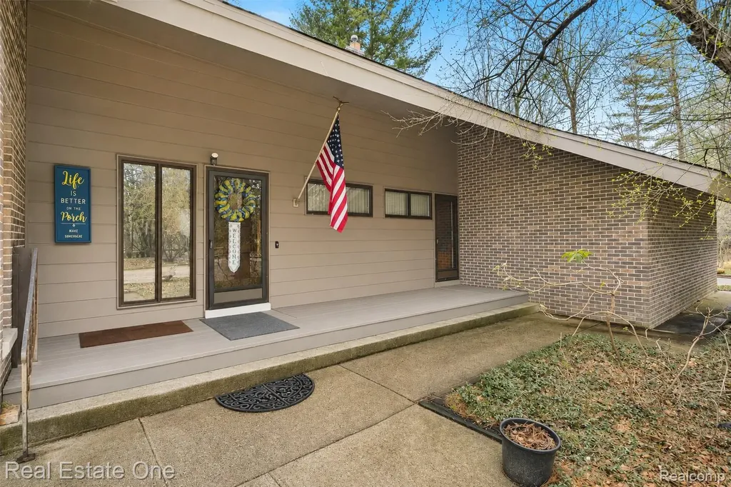32674 Bingham Lane Bingham Farms Village MI 48025