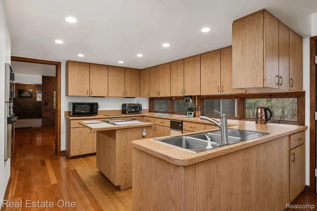 32674 Bingham Lane Bingham Farms Village MI 48025