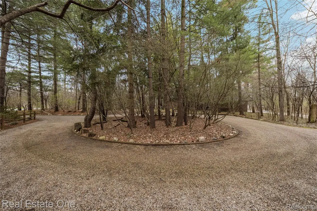 32674 Bingham Lane Bingham Farms Village MI 48025