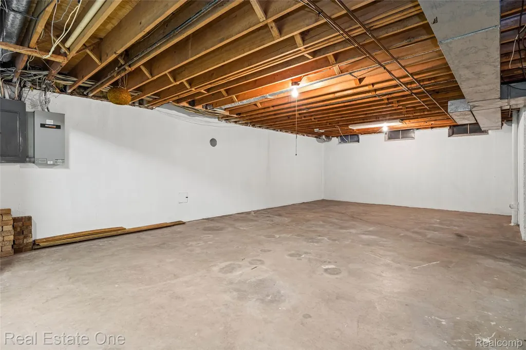 32674 Bingham Lane Bingham Farms Village MI 48025