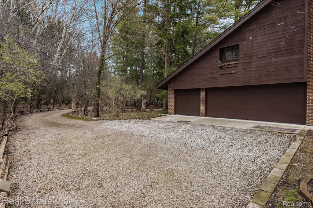 32674 Bingham Lane Bingham Farms Village MI 48025