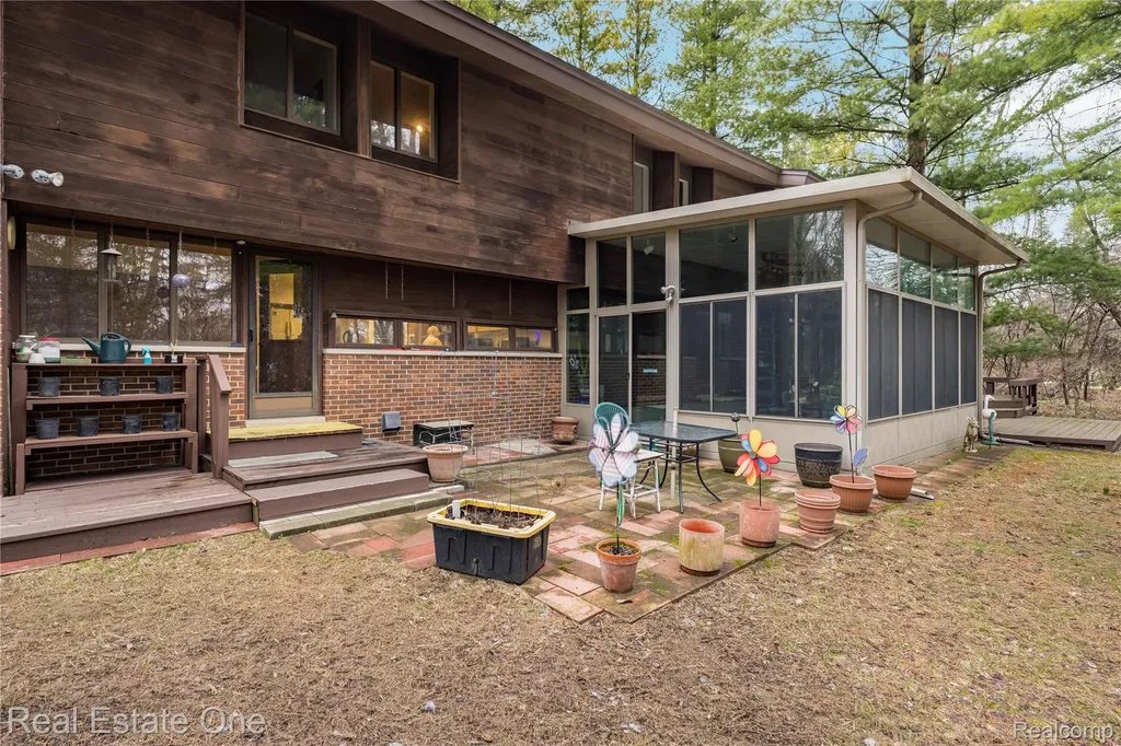 32674 Bingham Lane Bingham Farms Village MI 48025