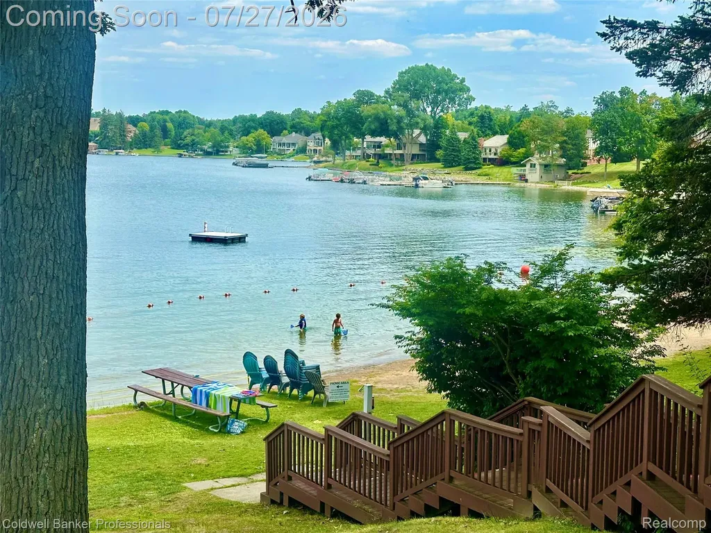 4235 Claire Court West Bloomfield Charter Township MI 48323