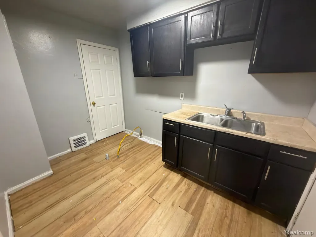 8837 Evergreen Avenue Detroit City MI 48228