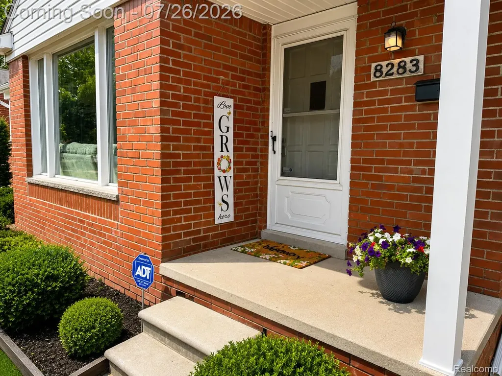 8283 W Parkway Street Redford Charter Township MI 48239