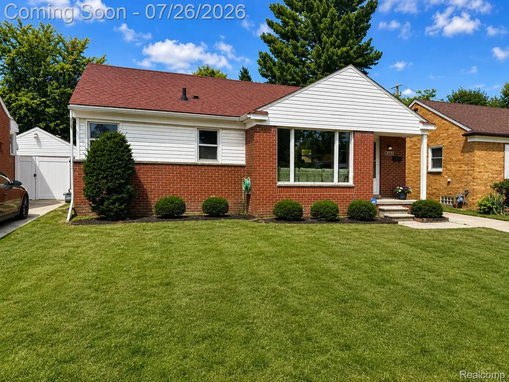 8283 W Parkway Street Redford Charter Township MI 48239