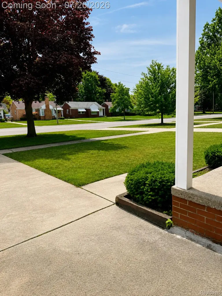 8283 W Parkway Street Redford Charter Township MI 48239