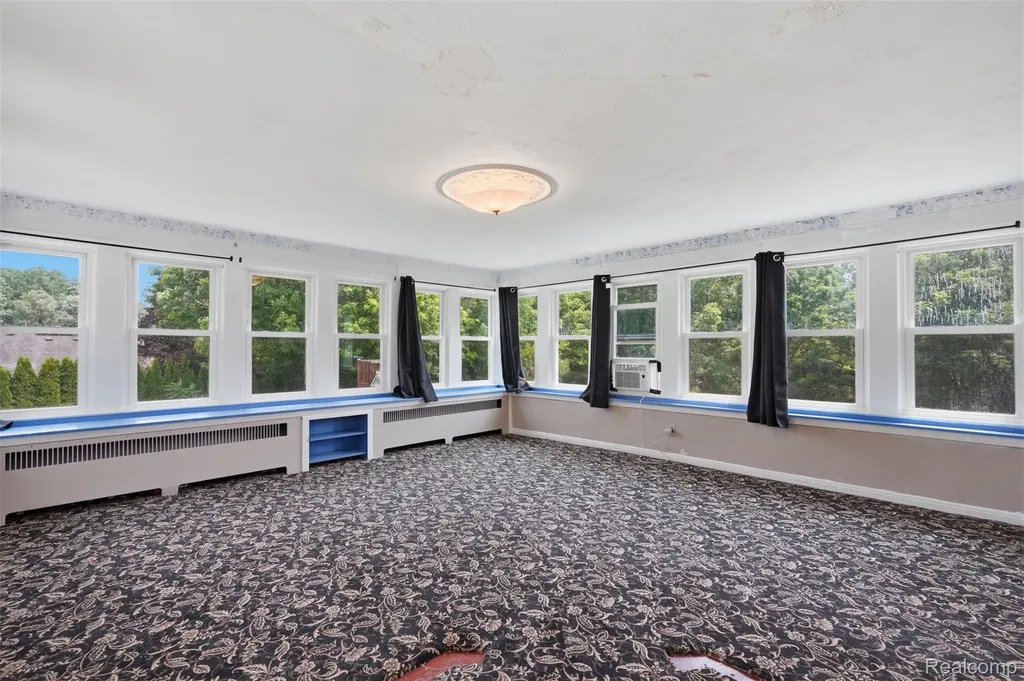 31000 Drake Road Farmington Hills City MI 48331