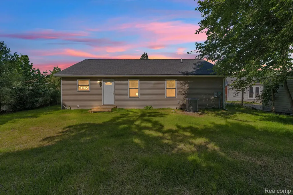 6653 Niagara Street Romulus City MI 48174