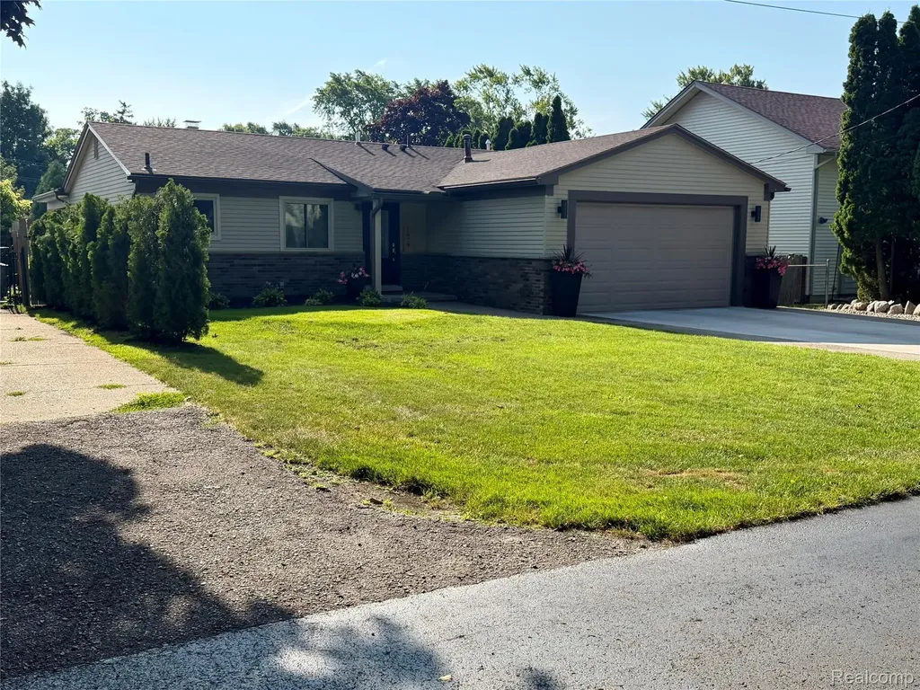 1879 Rustic Lane Keego Harbor City MI 48320