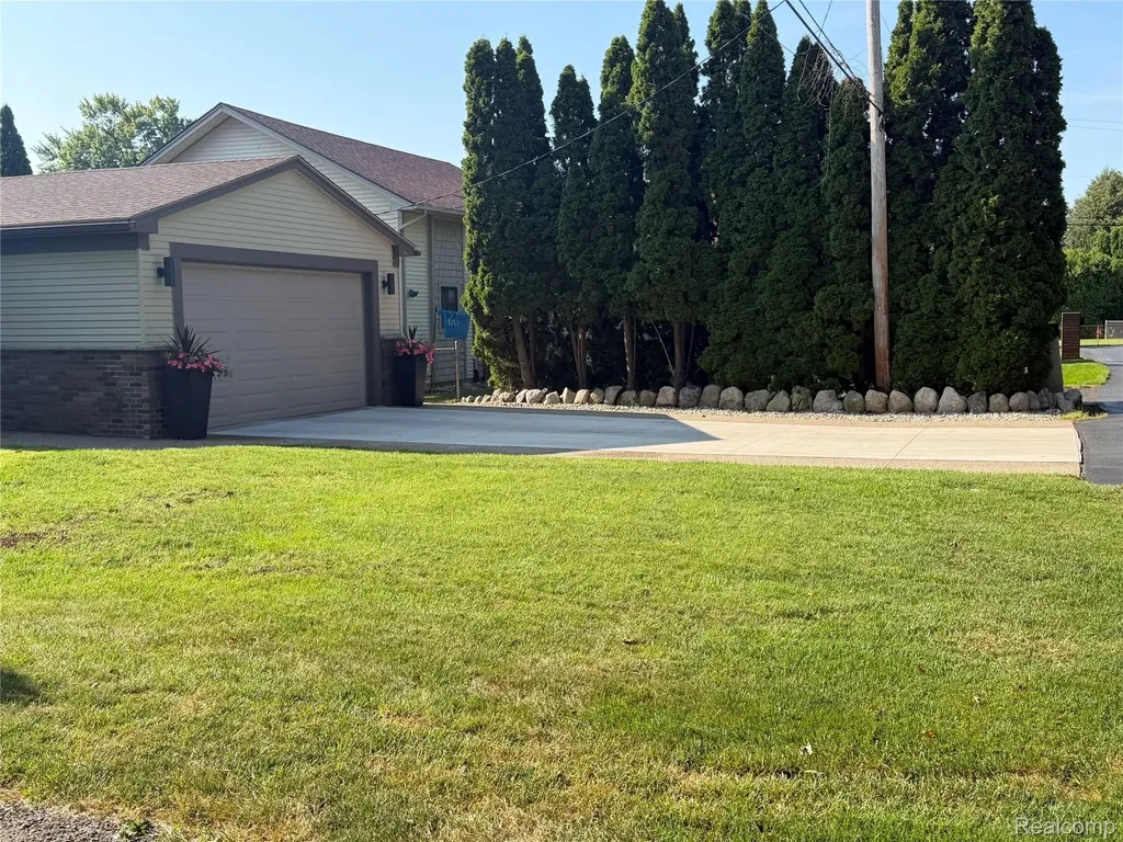 1879 Rustic Lane Keego Harbor City MI 48320