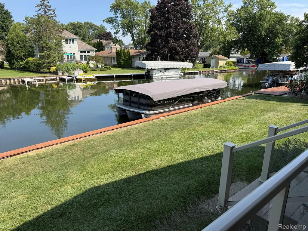1879 Rustic Lane Keego Harbor City MI 48320