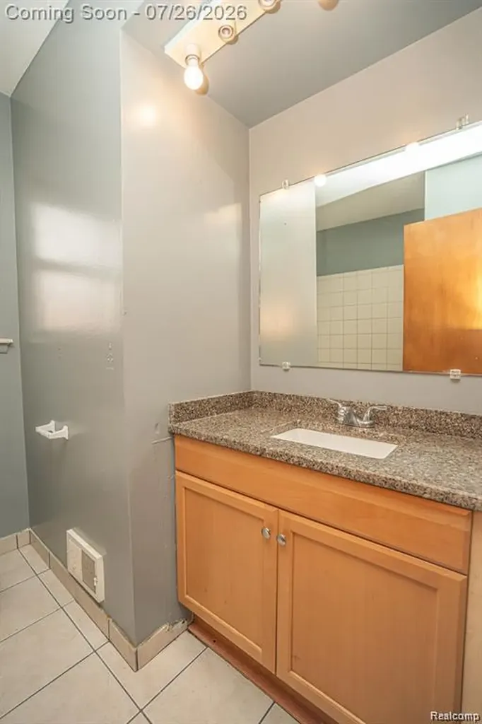 25568 Thomas Drive Warren City MI 48091