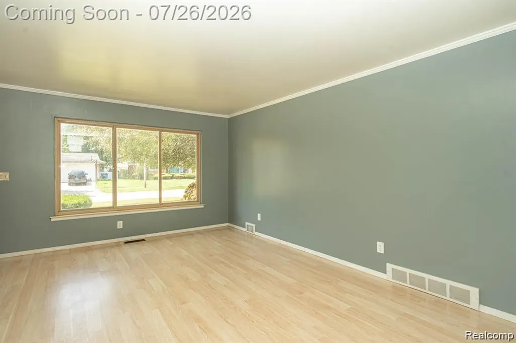 25568 Thomas Drive Warren City MI 48091