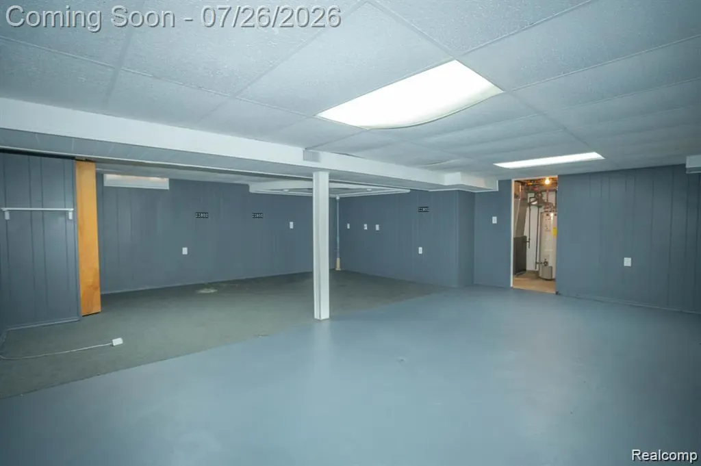 25568 Thomas Drive Warren City MI 48091
