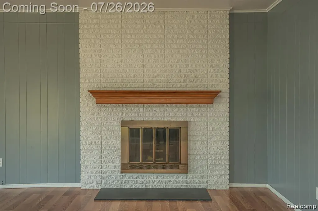 25568 Thomas Drive Warren City MI 48091