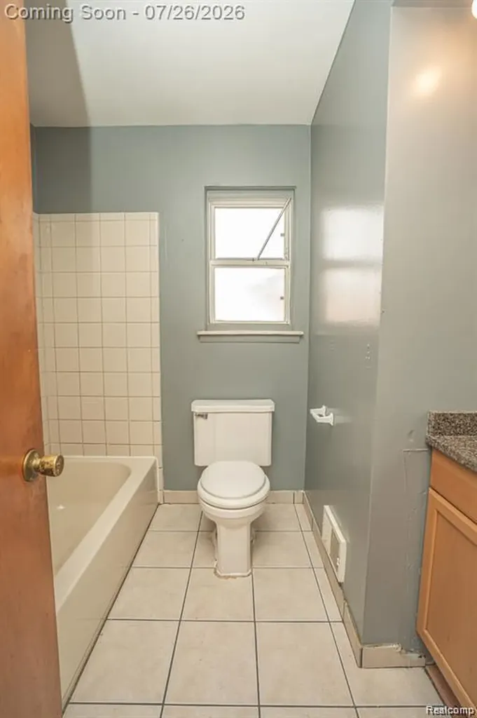 25568 Thomas Drive Warren City MI 48091