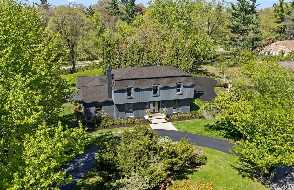 25080 Glynholm Court Bloomfield Charter Township MI 48301
