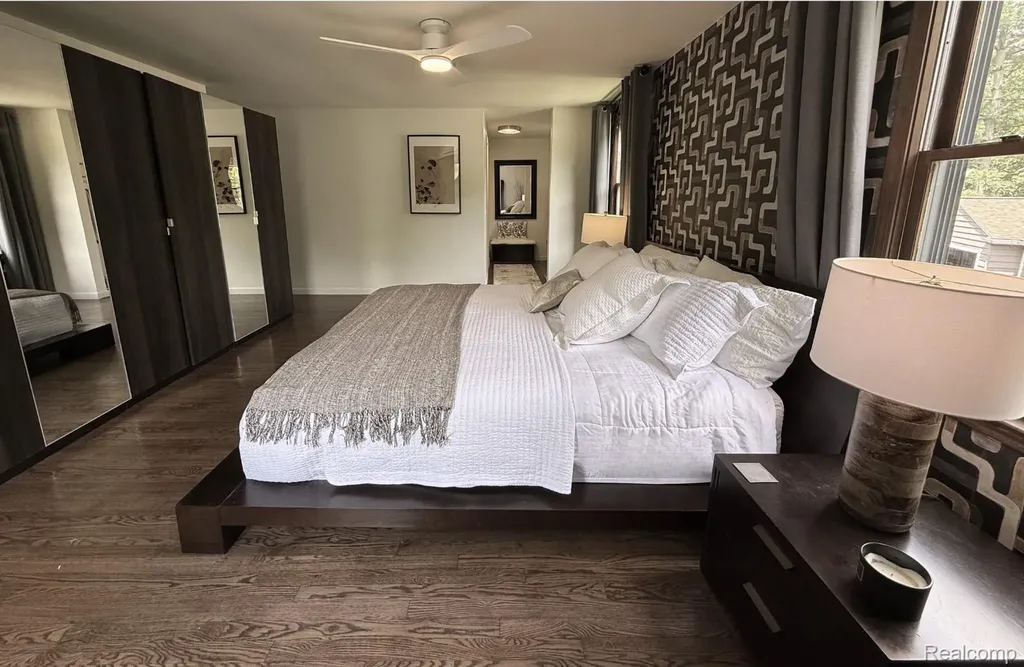 25080 Glynholm Court Bloomfield Charter Township MI 48301