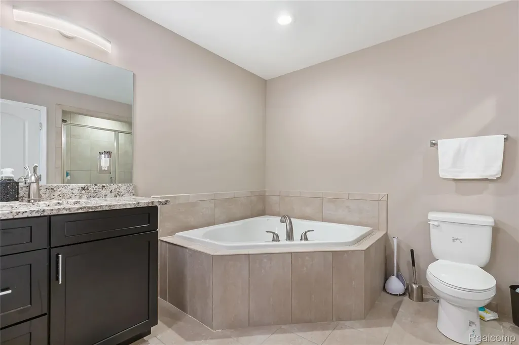 7512 Berry Wood Lane West Bloomfield Charter Township MI 48322