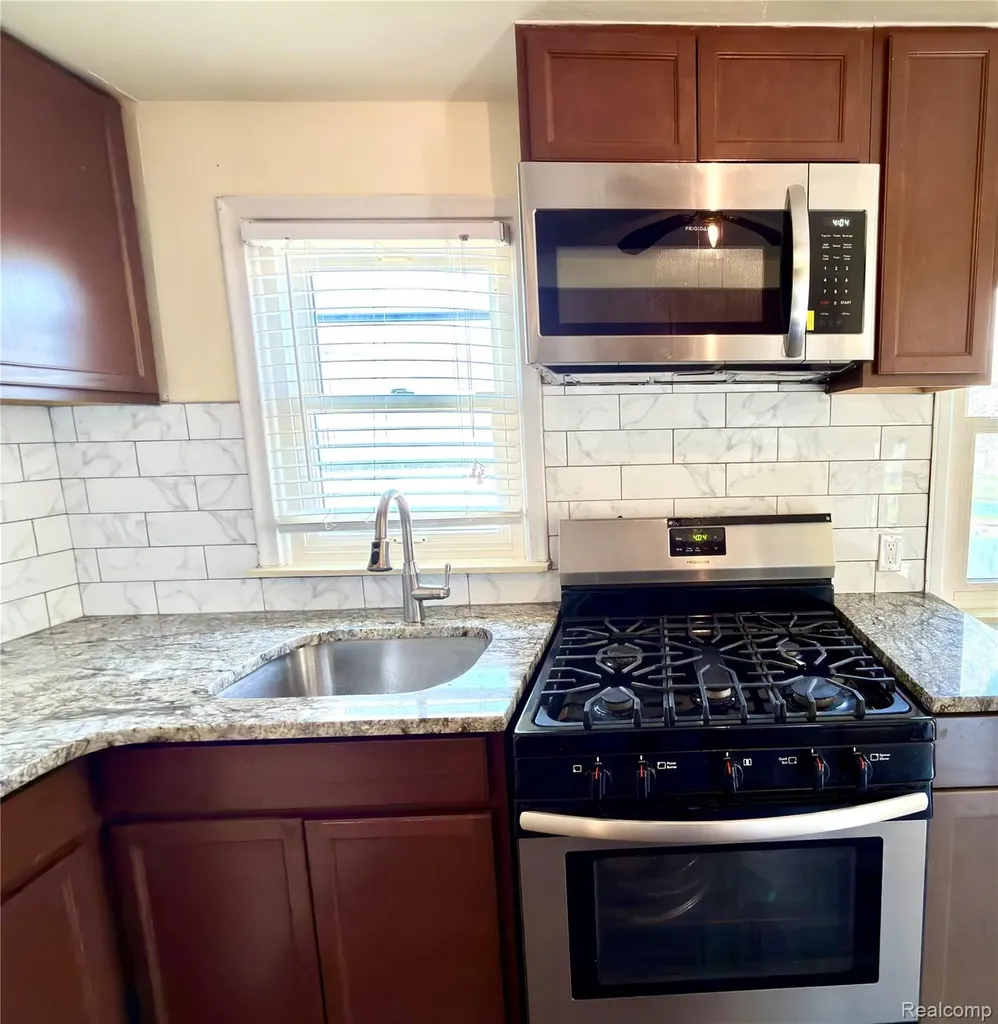14257 Mulberry Street Southgate City MI 48195