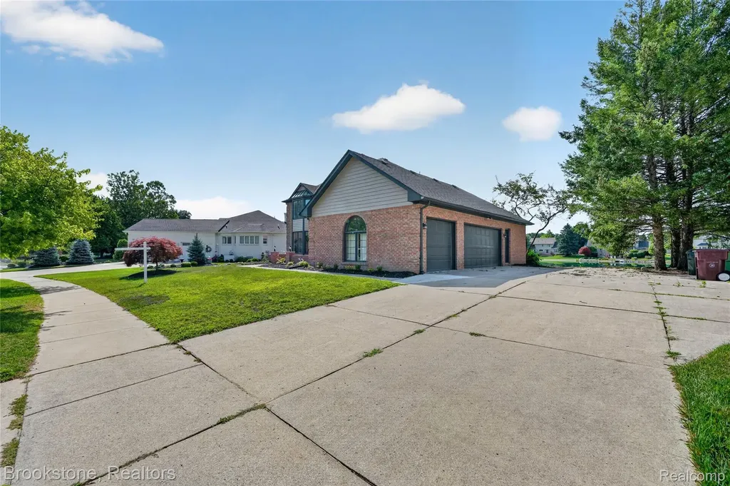 8828 Grace Street Shelby Charter Township MI 48317