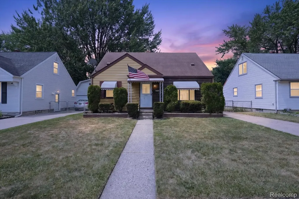 25199 Cole Street Roseville City MI 48066