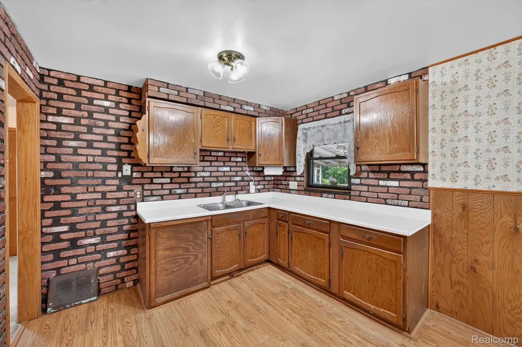 25199 Cole Street Roseville City MI 48066