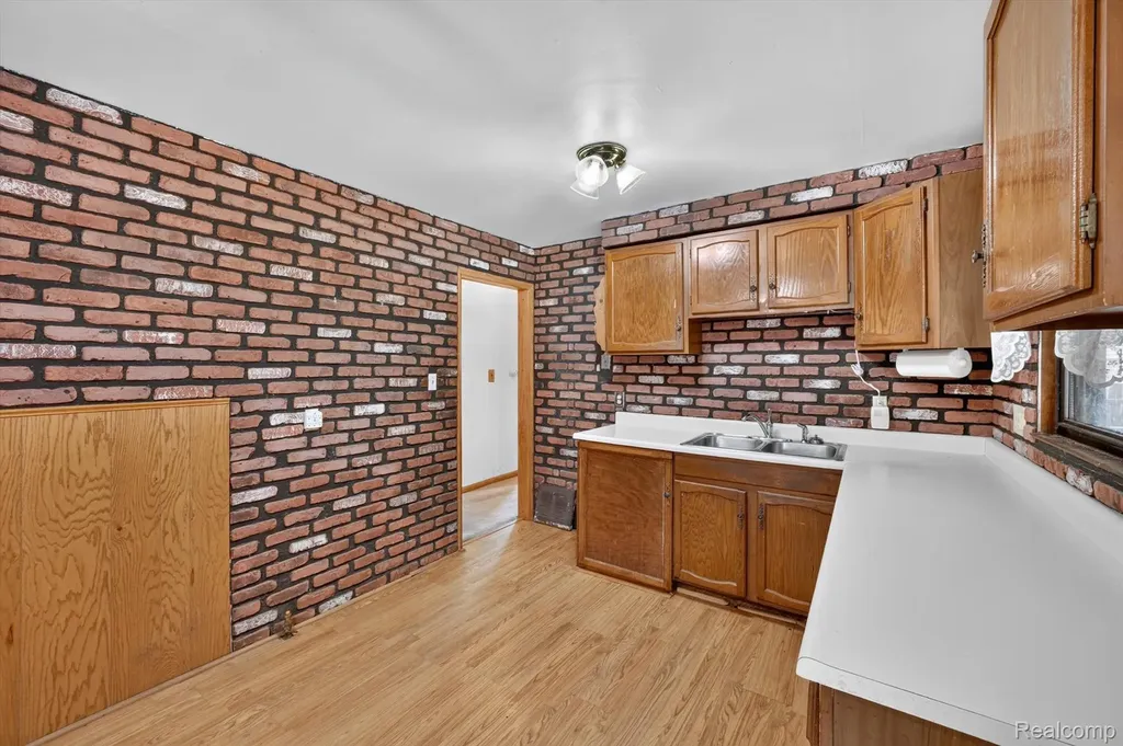 25199 Cole Street Roseville City MI 48066