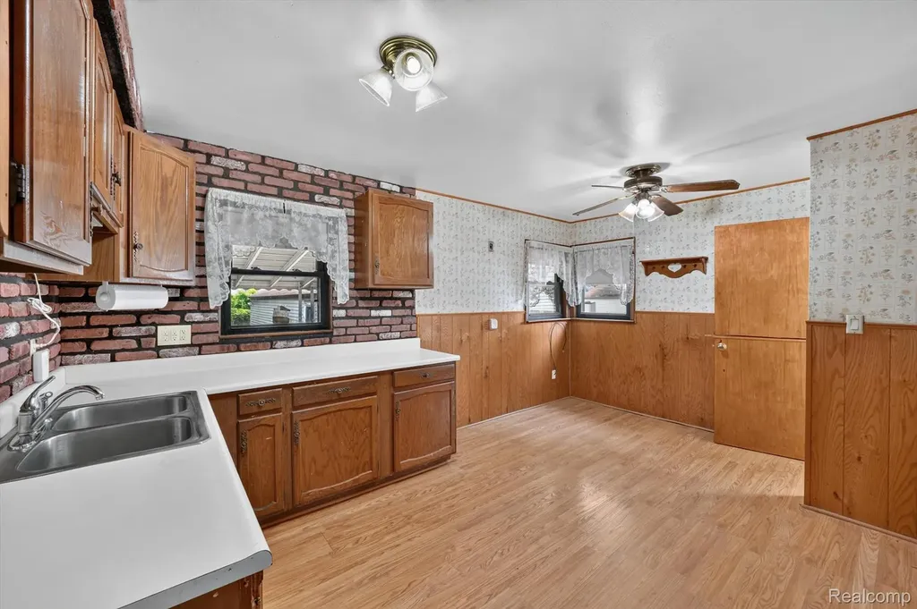 25199 Cole Street Roseville City MI 48066
