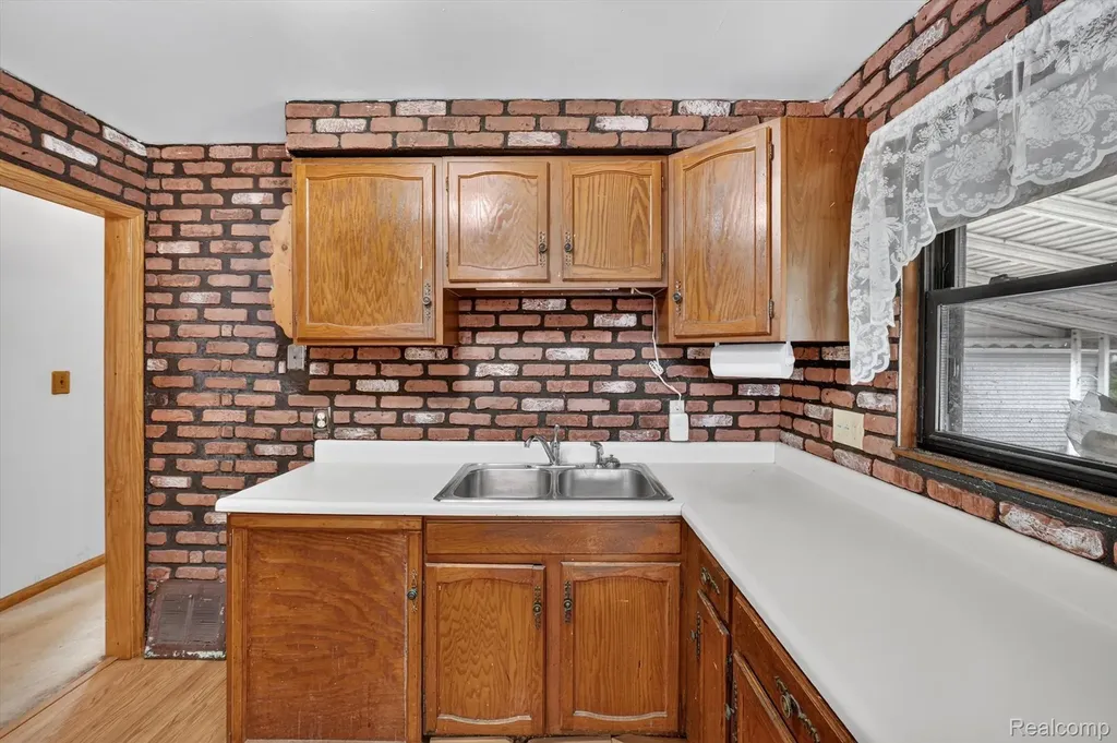 25199 Cole Street Roseville City MI 48066