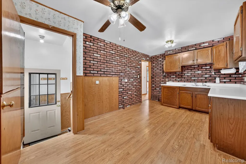 25199 Cole Street Roseville City MI 48066