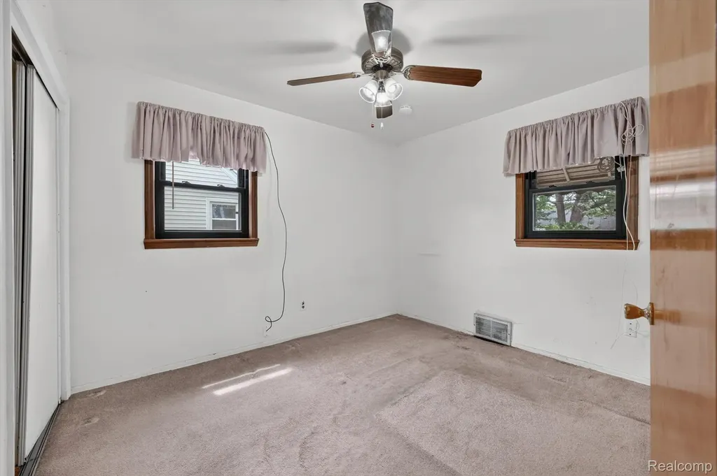 25199 Cole Street Roseville City MI 48066