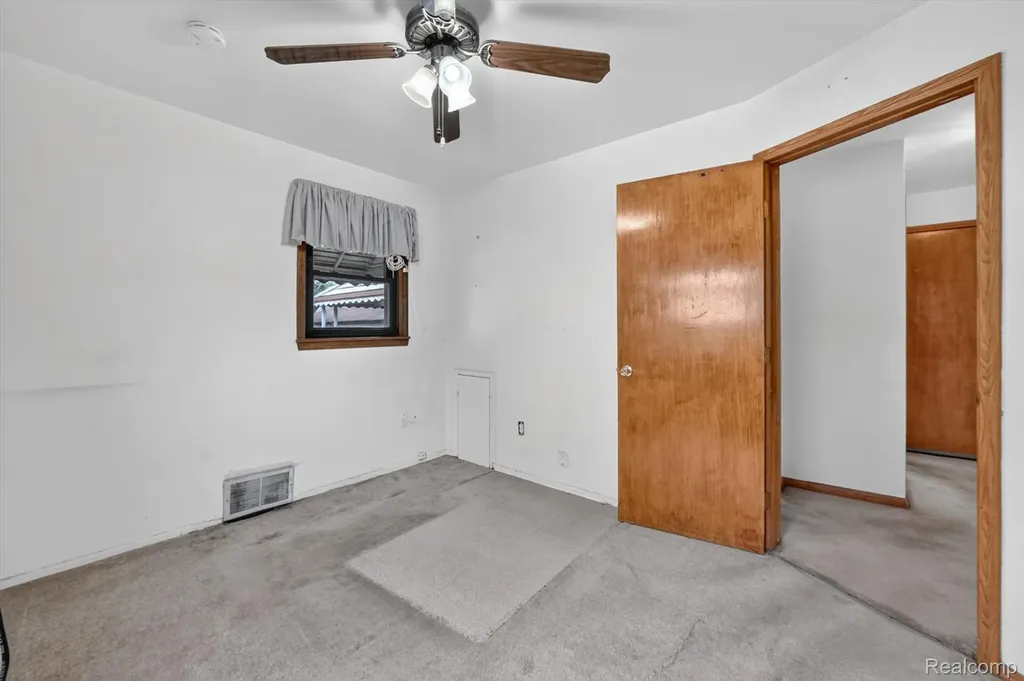 25199 Cole Street Roseville City MI 48066