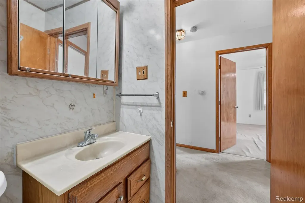 25199 Cole Street Roseville City MI 48066