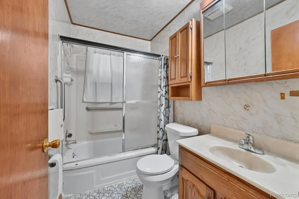25199 Cole Street Roseville City MI 48066